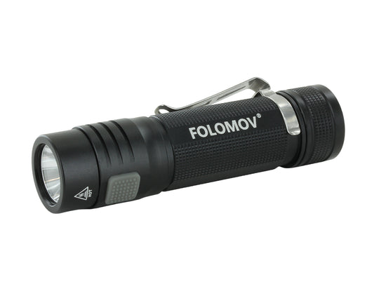 Folomov EDC C4 right angle view with pocket clip attached
