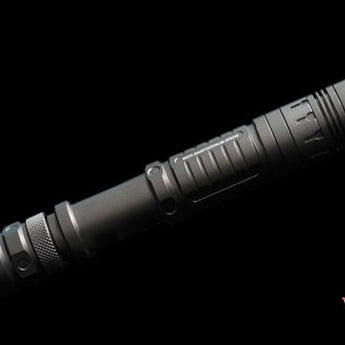 SUNWAYMAN V20A LED Flashlight with CREE XM-L T6 LED - Up To 460 Lumens - Uses 2 x AA or 1 x 14500