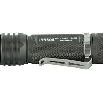 Folomov 18650S LED Flashlight - Nichia 219D - 900 Lumens - Includes 1 x 3.7V 2600mAh 18650 - Black