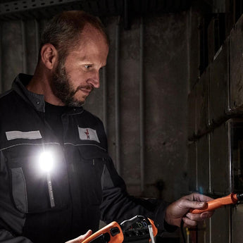 Ledlenser 502083 iW2R Laser Rechargeable LED Flashlight - 150 Lumens - Includes 1 x 10850