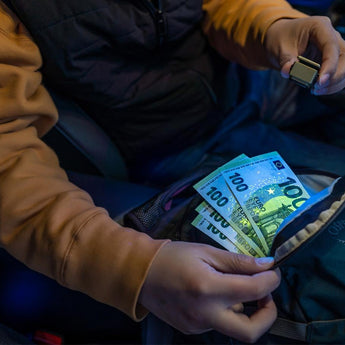 Olight Oclip Ultra LED Cliplight - 530 Lumens - Uses Built-in 580mAh Li-ion Battery Pack - Olive Green or Navy Blue