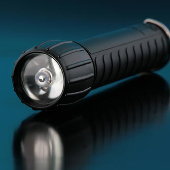 Underwater Kinetics SL3 eLED (L1)22202 Dive Light - 125 Lumens - Includes 3 x C Cells - Black
