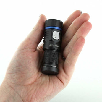 JETBeam E20R Rechargeable EDC LED Flashlight - SST40 N4 BC LED - 990 Lumens - Uses 1 x RCR123A (included) or 1 x CR123A