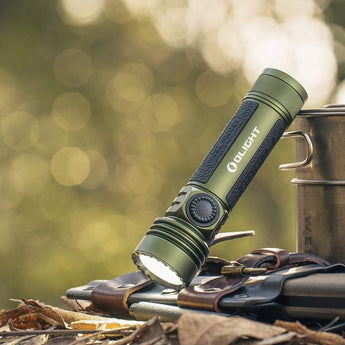 Olight Seeker 4 Pro Rechargeable LED Flashlight - 4600 Lumens - Cool White or Neutral White - Includes 1 x 21700 - Multiple Color Options