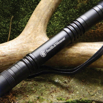 Smith and Wesson Galaxy Pathmarker LED Flashlight - CREE LED - 175 Lumens - Includes 2 x AA (110248)