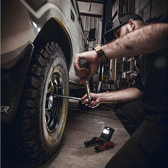 Streamlight BearTrap Rechargeable LED Work Light - 2000 Lumens - 120V/100V AC - Includes 7.26V 5200mAh Li-ion Battery Pack - Red